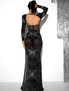 فستان سهرة نسائي فاخر طويل بتصميم شبكي أسود مزين بالأحجار الكريمة بنمط النجوم، بأكمام طويلة وظهر مفتوح وشق عالي، صديق للبيئة وضيق على الجسم - Product Image 2