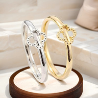 Bague Trèfle Ajoure en Acier Inoxydable 5mm pour Femme, Style Minimaliste, Vente en Gros, En Stock