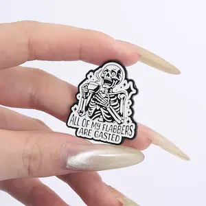 Broche de esqueleto esmaltado estilo punk de Halloween '0 Stay Weird', insignia para solapa de bolso, accesorio de joyería gótica - Product Image 3