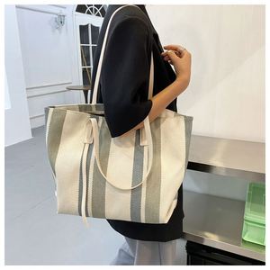 Bolso de hombro informal simple de gran capacidad para mujer, bolso de mano para compras al aire libre, bolso de mano a rayas - Product Image 5
