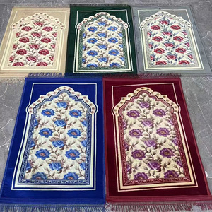 Tappeto da Preghiera in Velluto Spesso Stampato e Goffrato Antiscivolo per Pellegrinaggio in Medio Oriente, Vendita Diretta dalla Fabbrica - Product Image 1
