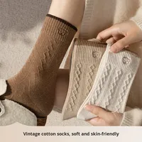 Chaussettes longues en coton tricoté épais pour femmes, antibactériennes et anti-odeurs, noires et blanches, automne-hiver, vente en gros