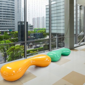 Chaise d'extérieur en fibre de verre avec structure en acier, tabouret créatif et esthétique pour aires de repos publiques, zones d'attente, présentoirs et centres commerciaux - Product Image 4
