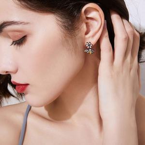 ต่างหูแบบติดหูประดับด้วยหินธรรมชาติ ทองแดง และเพทาย รูปดอกไม้ ดีไซน์เกาหลี ทันสมัย สร้างสรรค์ หวานละมุน สไตล์ชนบท สำหรับผู้หญิง - Product Image 2