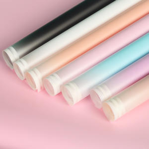 Vente en gros de papier d'emballage floral coréen en couleurs dégradées Enveloppe de fleur imperméable à l'eau enduite de PE pour bouquets au choix du <span class=keywords><strong>fleuriste</strong></span> - Product Image 1