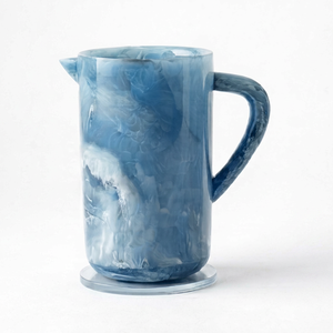 Pichet à eau et carafe à bière en résine effet marbre moderne, durable et incassable, 1,5 L, fait main, pour la maison, les fêtes, les restaurants, les cafés et les salles à manger - Product Image 1
