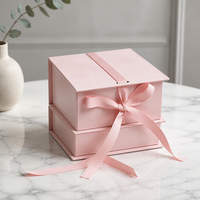 Boîte cadeau de luxe rose avec couvercle et base, ruban gros-grain et logo personnalisé, emballage en papier spécialisé, vente en gros