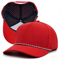 Casquette imperméable à 5 panneaux Performance avec logo en caoutchouc PVC personnalisé, perforée au laser, découpe au laser