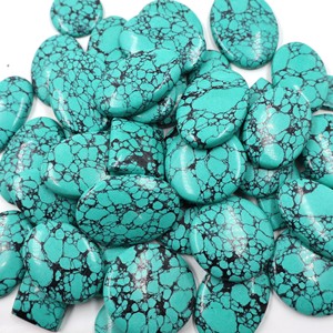100% cabujón de turquesa sintético de piedras preciosas sueltas talladas a mano naturales de forma y tamaño mixtos para la fabricación de joyas de piedras preciosas - Product Image 2