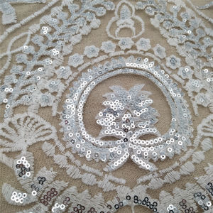 Tela de encaje francés plateado con lentejuelas florales Encaje de guipur bordado de alta calidad para telas - Product Image 3