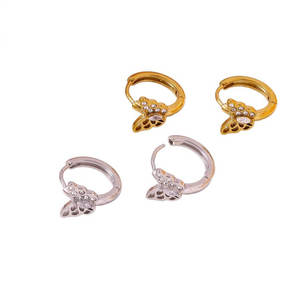 Pendientes de mariposa pequeños y delicados para mujer, en acero inoxidable 316L, chapados en oro PVD de 14k/18k, color oro personalizado. - Product Image 6