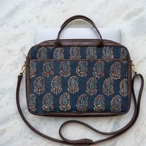 Sac pour ordinateur portable Indigo Paisley, sac messager de bureau en coton fait main, pochette ethnique pour ordinateur portable 16 pouces - Product Image 5