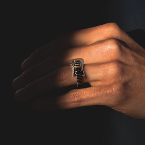 Anillo de guitarra eléctrica de aleación de zinc, dos tonos plateados, unisex, ajustable, estilo rock punk, regalo de joyería - Product Image 2