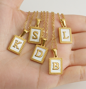 Precio de fábrica barato letra K collar joyería iniciales letra Collar chapado en oro <span class=keywords><strong>2023</strong></span> - Product Image 1