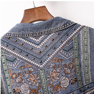 Classica giacca di jeans con frange lavate alla moda in stile retrò retrò con ricamo personalizzato da donna - Product Image 4