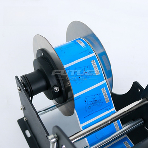 Máquina Aplicadora de Etiquetas Semiautomática de Escritorio Pequeña para Botellas Redondas, Latas de Vino y Bebidas Espirituosas - Product Image 4