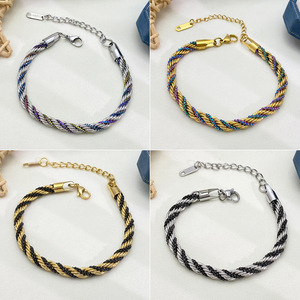Bracelet chaîne torsadée en acier inoxydable plaqué or, style classique unisexe, design perlé multicolore - Product Image 1