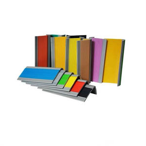Strisce antiscivolo in PVC dimensioni personalizzate con Design moderno stile scala protettore per salvaguardare la superficie delle scale da eventuali danni - Product Image 1