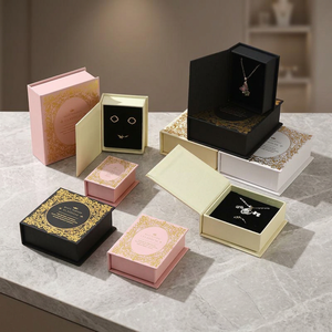 Boîte à bijoux personnalisée avec logo, style livre carré en papier, rangement en velours pour collier - Product Image 4