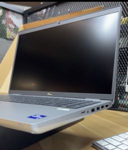 Station de Travail Mobile DELL <span class=keywords><strong>Precision</strong></span> 3581 <span class=keywords><strong>PC</strong></span> Portable Intel i7-13800H RTX 2000 Ada 8 Go - Product Image 5