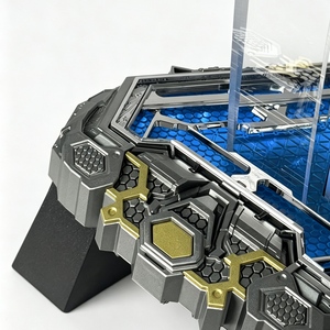 แท่นโชว์หมวกเหล็กไอรอนแมนรูปทรงอาร์คเรแอกเตอร์พร้อมไฟ - Product Image 5