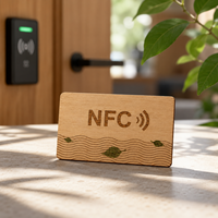 Carte RFID NFC programmable en bois en gros, gravure laser personnalisée du logo, clé de chambre d'hôtel, étiquette intelligente