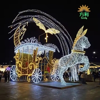 Une Voie royale scintillante : Carrosse doré LED IP65 pour extérieur, idéal pour Noël