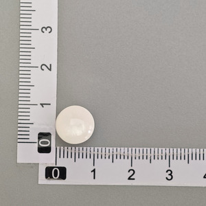 Neuankömmling Personal isierte weiße Farbe Runde Form Knopf Harz Hand Näh knopf für Kleidungs stück - Product Image 4