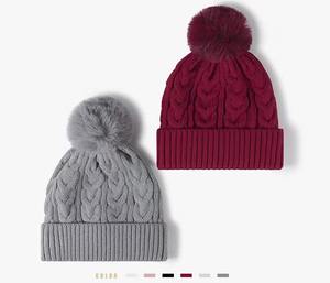 Nouveau bonnet d'hiver 2024 en polaire tricoté pour femme avec pompon jacquard et doublure en peluche chaude - Product Image 1