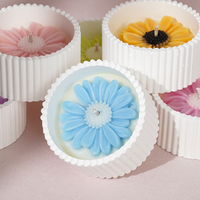 Originele luxe woondecoratie Valentijnsdag cadeau Moederdag Vrouwendag Bloemenvormige geurkaars in gipsen houder met sojawas