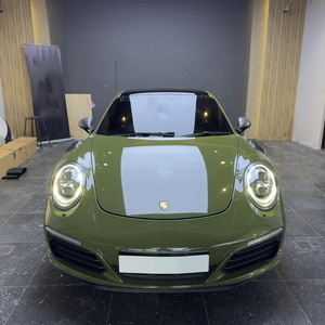 Vinilo Adhesivo para Automóviles, Color Verde Oliva Oscuro con Acabado Cristalizado, Rollo Completo, Protección de Pintura, Cambio de Color, con Tecnología Anti-Burbujas - Product Image 1