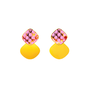 ต่างหูแฟชั่นทรงหยดน้ำ สแตนเลสสตีล 316L ชุบทอง PVD ทนทาน ดีไซน์ลายสีชมพู - Product Image 2