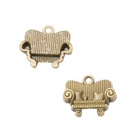 Canapé à accoudoirs roulés en alliage de zinc texturé avec coussins, idéal pour les cadeaux de designers d'intérieur