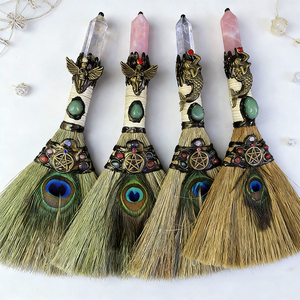 Varita Mágica <span class=keywords><strong>de</strong></span> Cristal <span class=keywords><strong>de</strong></span> Piedra Preciosa Natural Aleatoria Hecha a Mano, Piedra Curativa, Cola <span class=keywords><strong>de</strong></span> Pavo Real, Escoba <span class=keywords><strong>de</strong></span> Bruja para Decoración del Hogar - Product Image 1