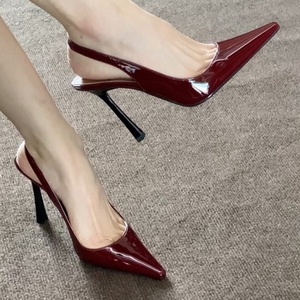 Sandalias de tacón con correa trasera para mujer, de charol brillante, con punta, para verano, estilo slingback, sin cordones - Product Image 1