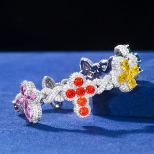 Bracciale di Tendenza a Catena Cubana da 22 mm in Argento Sterling 925 con Quadrifoglio, Infinito, Malocchio e Croce in Diamante Moissanite VVS e Zirconia Cubica Colorata - Product Image 5