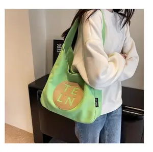 Özel LOGO yazdırılabilir alışveriş büyük kişiselleştirilmiş İlk yeşil tuval plaj çantası monograwomen hediyelik alışveriş çantası kadınlar için