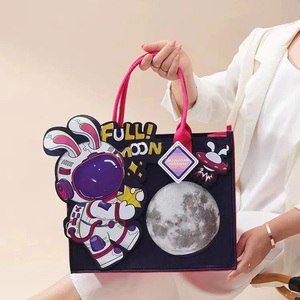 Sac organisateur portable en tissu feutré avec fenêtre transparente en PE pour la publicité de rue, le shopping ou comme cadeau promotionnel pour les fêtes - Product Image 1