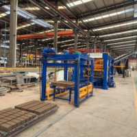 Machine de fabrication de blocs creux entièrement hydraulique QT6-15, machine automatique de fabrication de pavés colorés et de briques de ciment autobloquantes en Ouganda