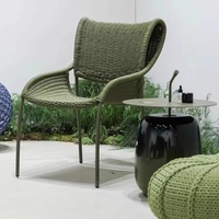 Ensemble de jardin moderne en aluminium tressé avec chaise à bascule mobile, ensemble trois pièces pour balcon et cour extérieurs