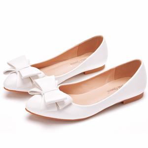 Chaussures de <span class=keywords><strong>mariage</strong></span> blanches pour femme, grande taille, à bout pointu, <span class=keywords><strong>petit</strong></span> <span class=keywords><strong>talon</strong></span> aiguille, avec nœud, de haute qualité - Product Image 4