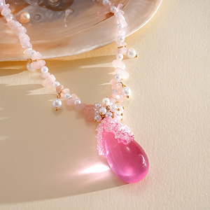 Collier pendentif goutte d'eau romantique avec quartz rose et perles d'eau douce pour un usage quotidien féminin - Product Image 5