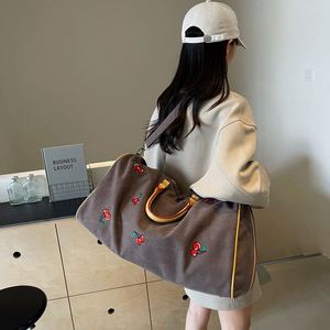 Sac de voyage portable grande capacité imprimé cerises, idéal pour le rangement des vêtements, sac fourre-tout pour femmes, sacs de voyage d'extérieur – Offre Spéciale - Product Image 2