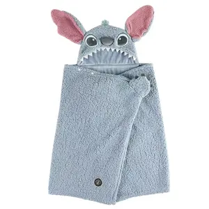 Precio al por mayor Pijamas de animales de peluche de dibujos animados Peluches Stitch Albornoz Niños Capa Franela Toalla de baño de lana para bebé