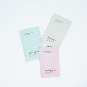 Kit de produits de toilette essentiels pour hôtel, format voyage, en sachets individuels, comprenant shampoing, après-shampoing et gel douche jetables - Product Image 6