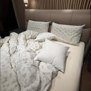 ชุดเครื่องนอน Ye Yu รุ่นรักษ์โลก ทันสมัย ใช้ได้ทุกฤดู เนื้อผ้านุ่ม ทนทาน ผลิตจากผ้าฝ้ายผสมโพลีเอสเตอร์ ซักเครื่องได้ ชุดสี่ชิ้น รับสกรีนโลโก้ สำหรับห้องนอน - Product Image 1