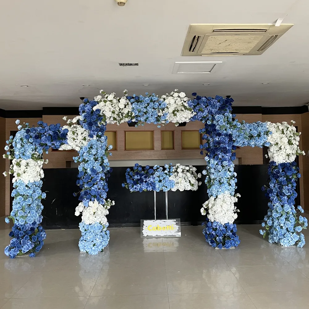 Toile de fond de scène de mariage de luxe blanc KCFA-140 motifs de fleurs arc bleu pour la décoration d'occasion de célébrité