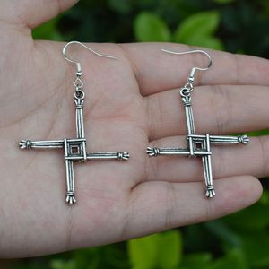 Collar con Cruz de Santa Brígida Irlandesa con Cadena de Cobre e Imitación de Perla - Amuleto Protector de Brujería Religiosa para Mujeres - Product Image 2