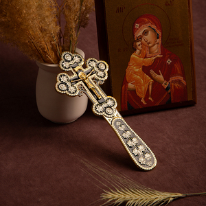 Croce di preghiera ortodossa orientale HT, placcata in oro con design floreale in smalto nero, crocifisso di Gesù a doppia faccia. - Product Image 4
