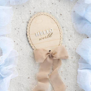 Panneau d'annonce de <span class=keywords><strong>naissance</strong></span> « Hello World » avec cadre festonné en dentelle et ruban en mousseline - Product Image 2
